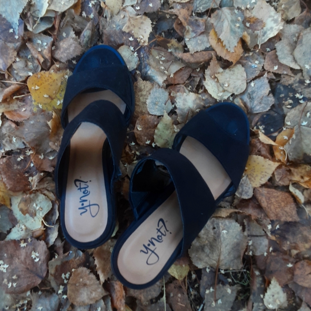 Woman's y.not Black Heels - Picture 3 of 7